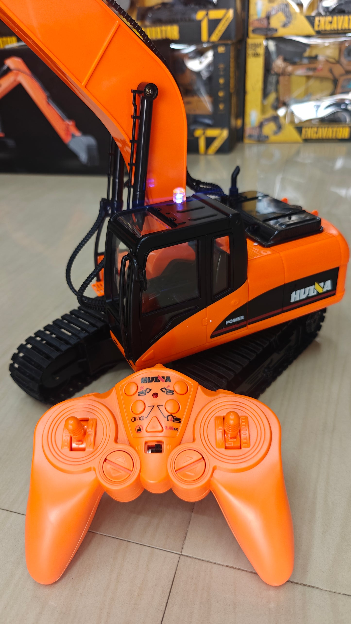 HUINA 1551 RC HOBBY GRADE EXCAVATOR WITH 15 CHANNEL LONG BOOM