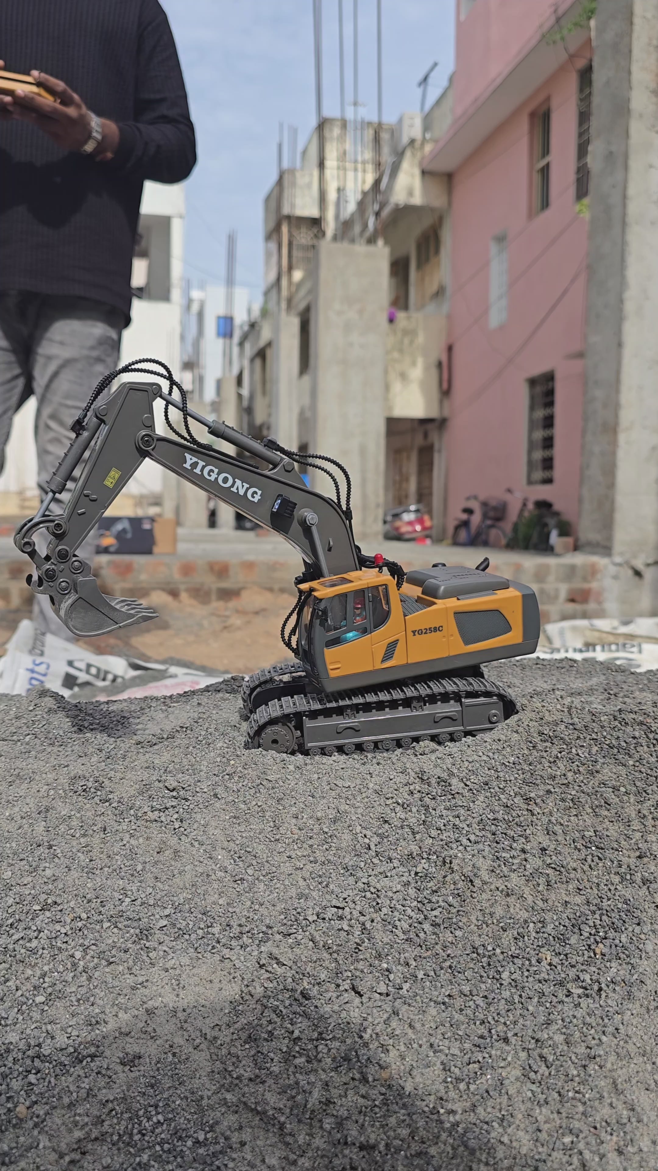 YIGONG RC EXCAVATOR 11 CHANNEL 1:18 scale – Bommaikadai78