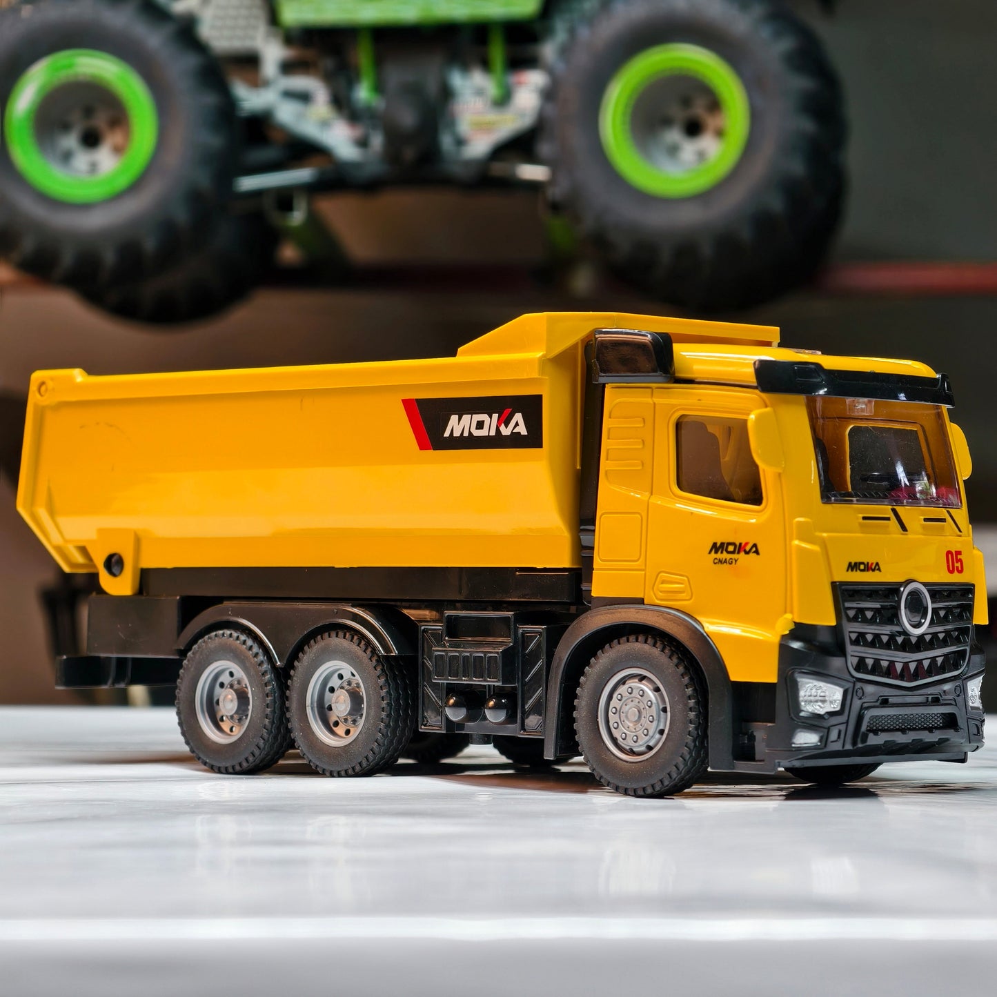 MOKA DUMP TRUCK