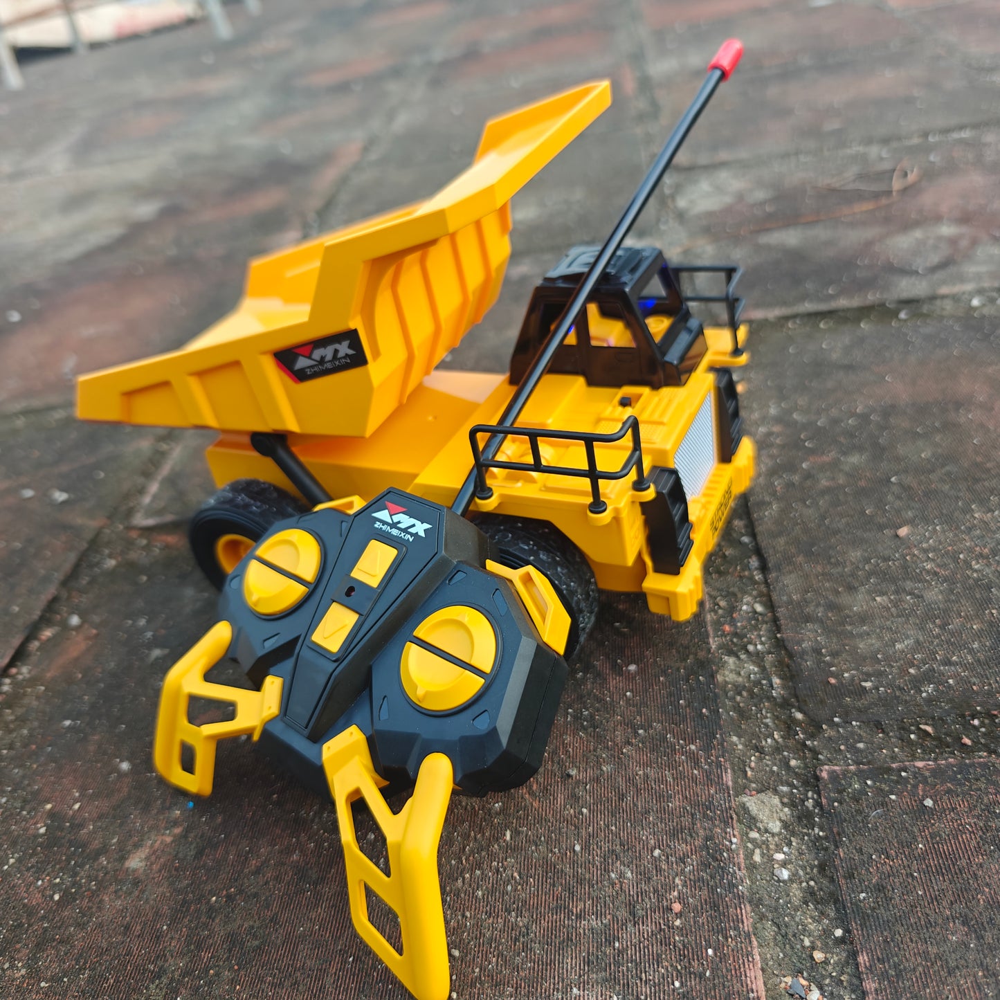 5 CHANNEL REMOTE CONTROL DUMPER TRUCK