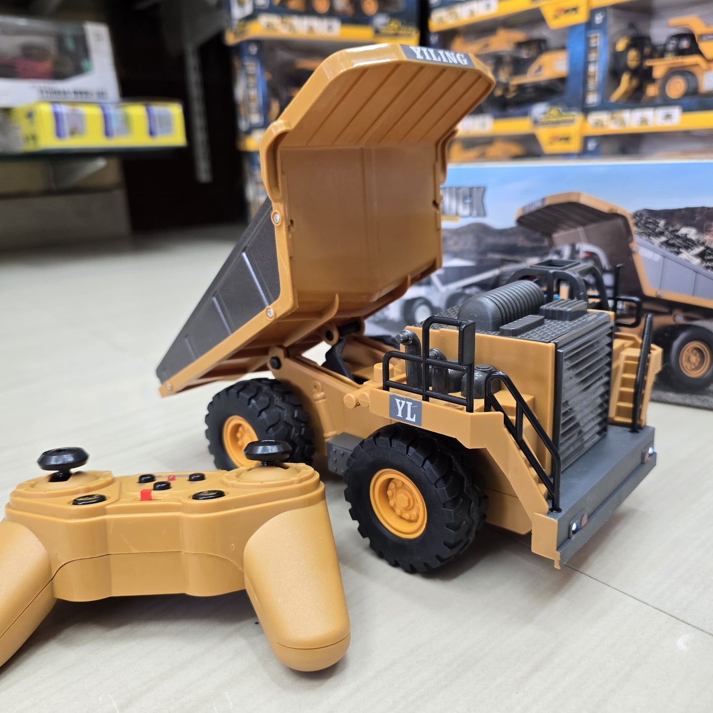 1/24 Metal RC Truck Toy 9-Channel Remote Control Construction Vehicle Dumping Truck with Lights & Sounds, 2.4GHz Rechargeable Toy for Kids