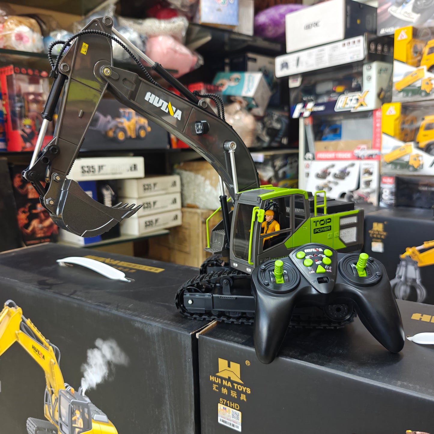 Huina 1661 1:18 Die-Cast Metal RC Excavator – 13CH Radio Control Construction Vehicle with LED Lights