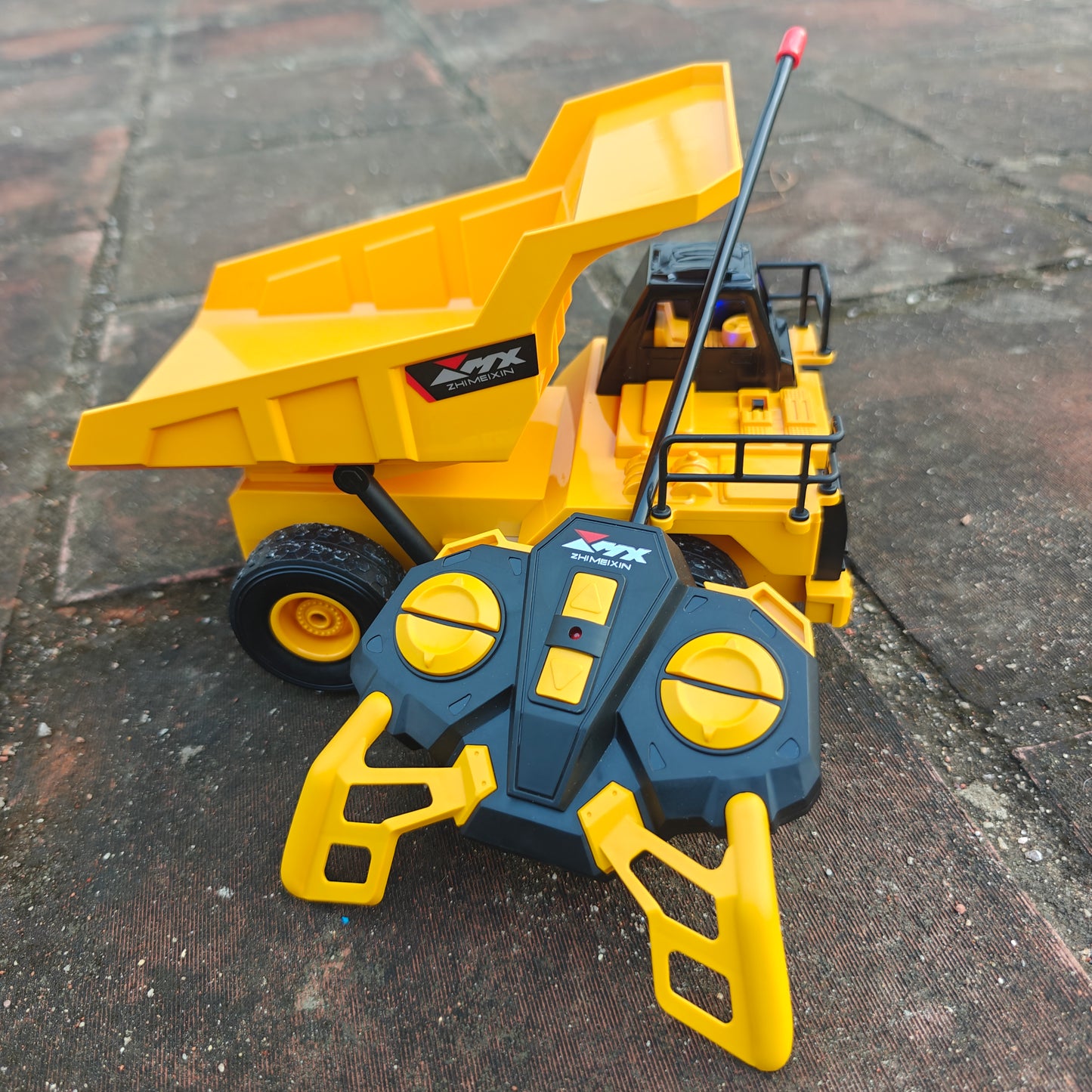 5 CHANNEL REMOTE CONTROL DUMPER TRUCK