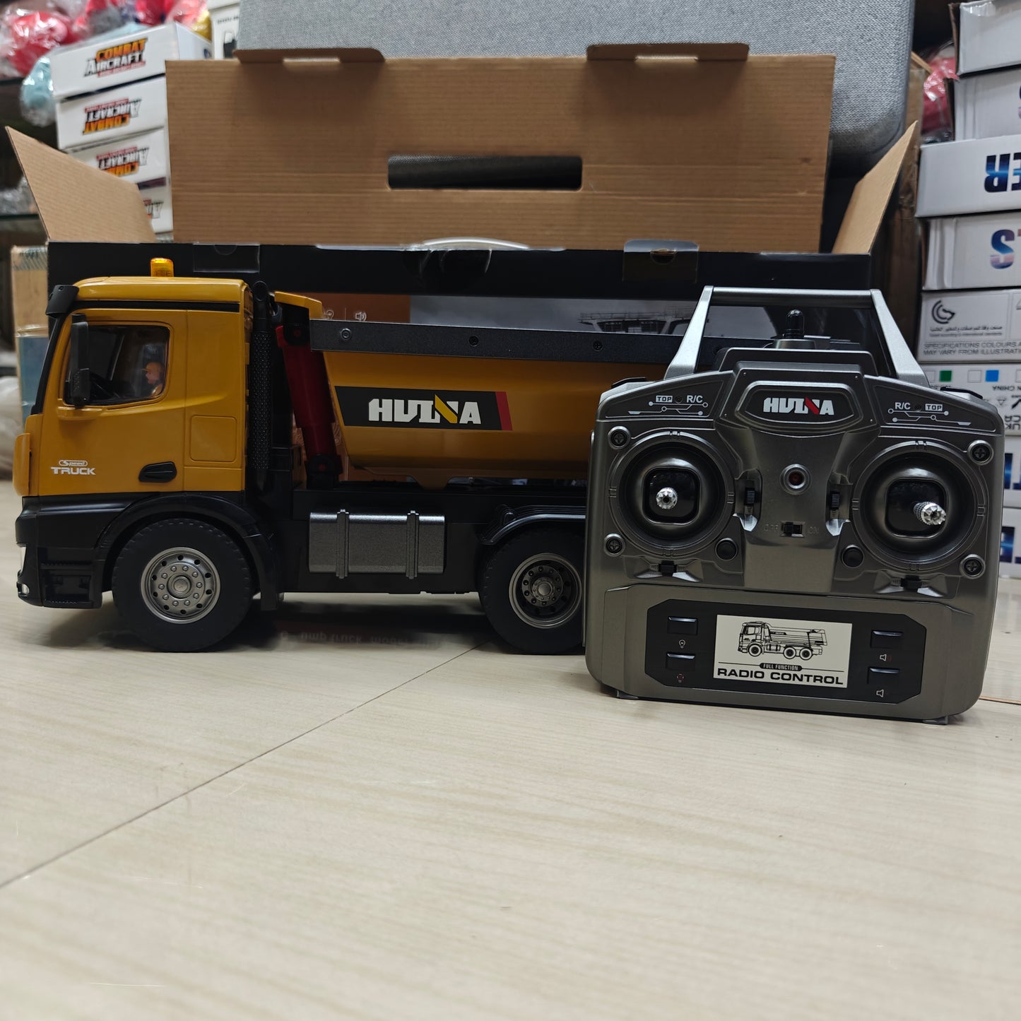 Huina 1573 1:14 Dump Truck (14 CHANNEL)