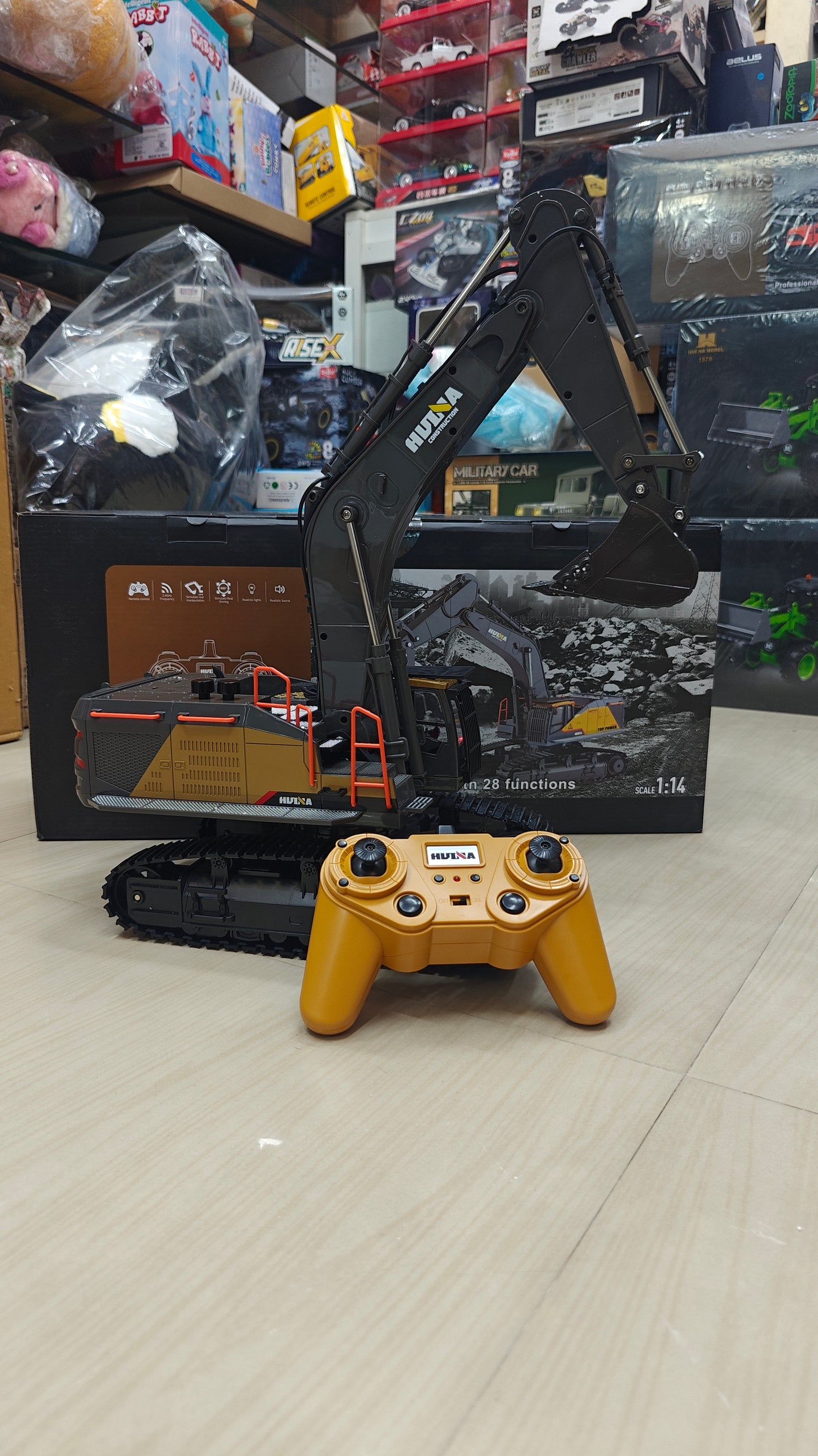 Huina 1592 1:14 Remote Control Excavator (2026 Model) 28 CHANNEL EXCAVATOR