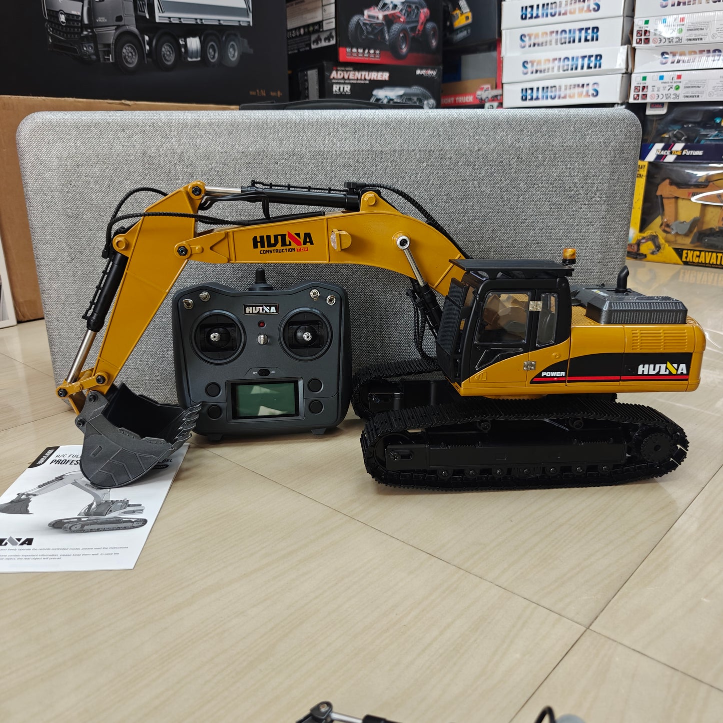 HUINA 1580A FULL METAL BODY EXCAVATOR